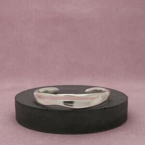 sterling silver smooth fluid cuff bracelet size 6.25in